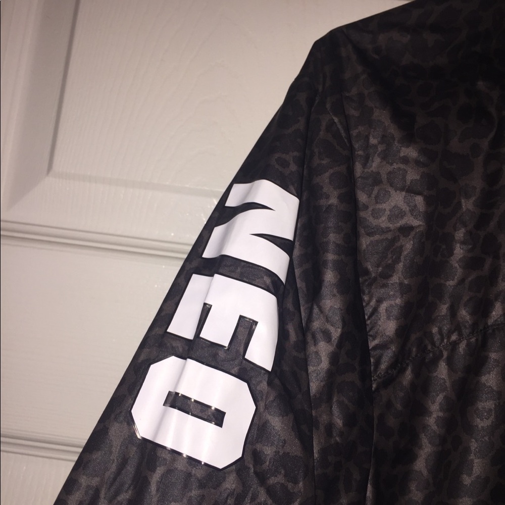 Windbreaker jacket - Picture 4 of 6